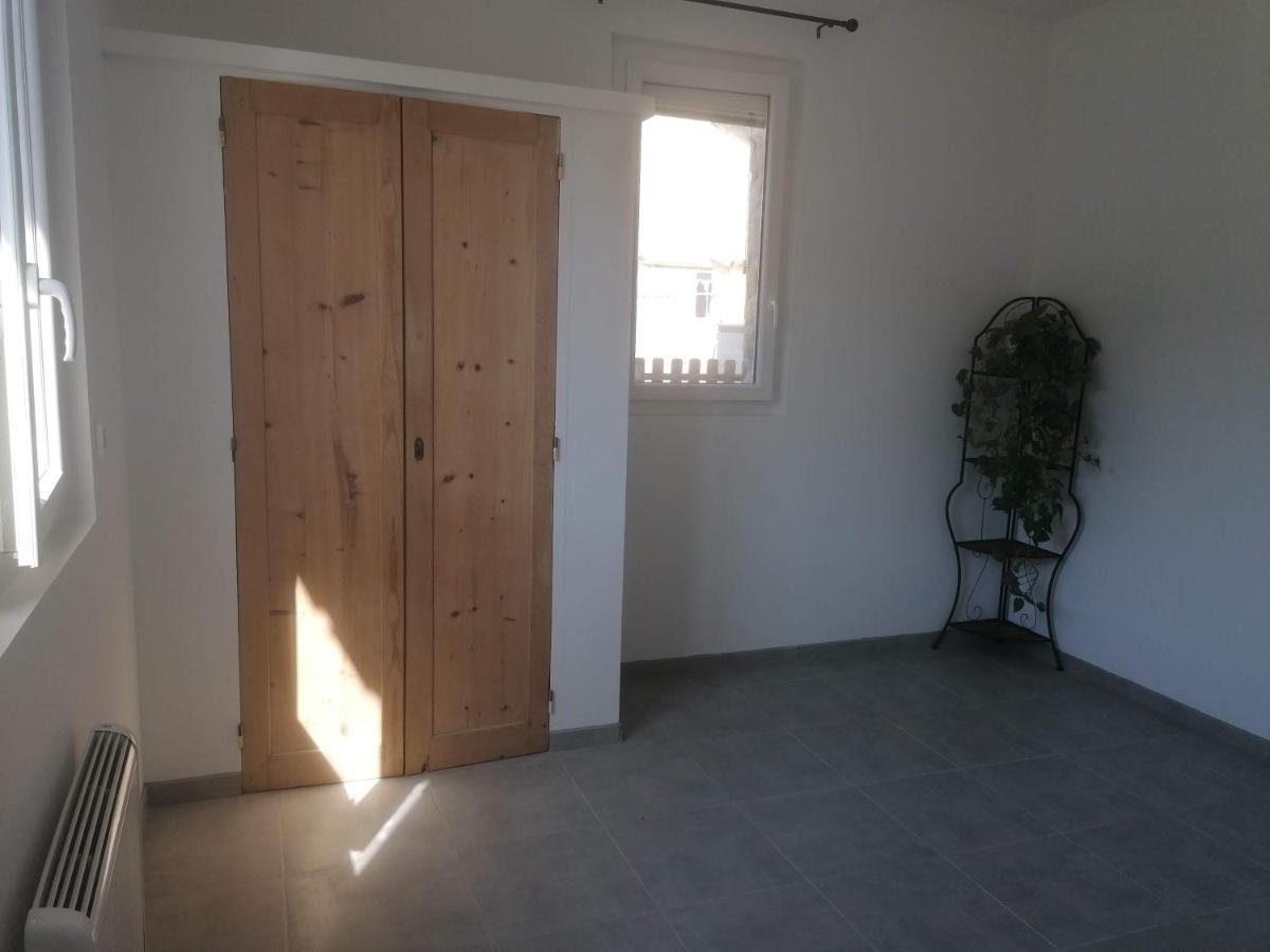 Appartement Dans Partie De Mas En Camargue Arles Exterior photo